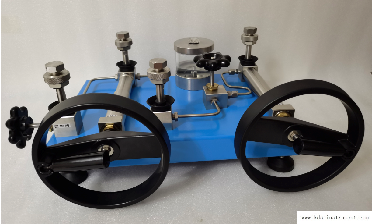 KT106 Hydraulic  comparator