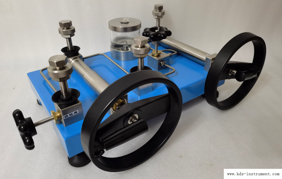 KT106 Hydraulic  comparator