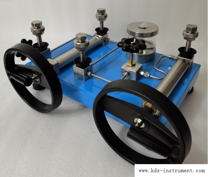 KT106 Hydraulic  comparator